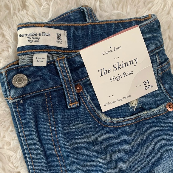 🦋NWT Abercrombie Curve Love high rise jeans - Picture 1 of 9